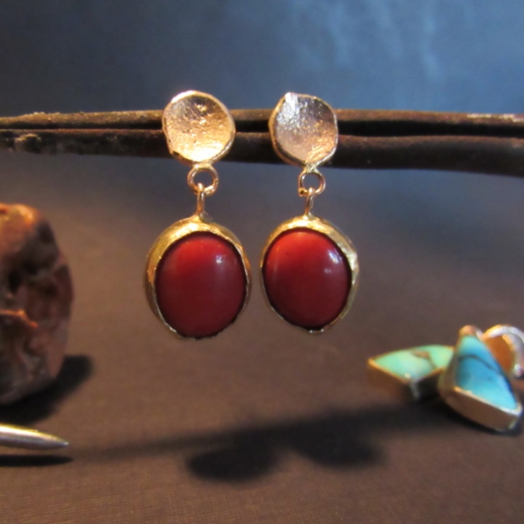 14k Gold Earrings With Coral.